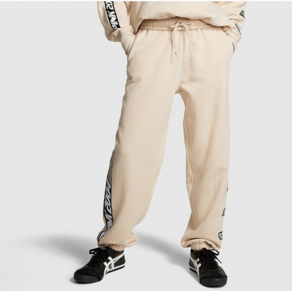 PINK VS Ivy Fleece Relaxed Sweatpants Beige Racing 2024 NWT - Picture 3 of 6